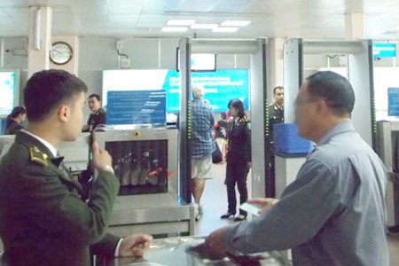Nghi can cướp tài sản bị bắt khi dùng giấy tờ giả đi máy bay