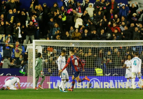 Rượt đuổi tỉ số đi&ecirc;n rồ, Real Madrid vuột chiến thắng trước Levante - Ảnh 6.