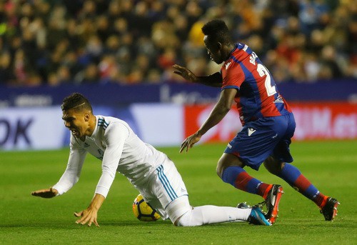 Rượt đuổi tỉ số đi&ecirc;n rồ, Real Madrid vuột chiến thắng trước Levante - Ảnh 4.