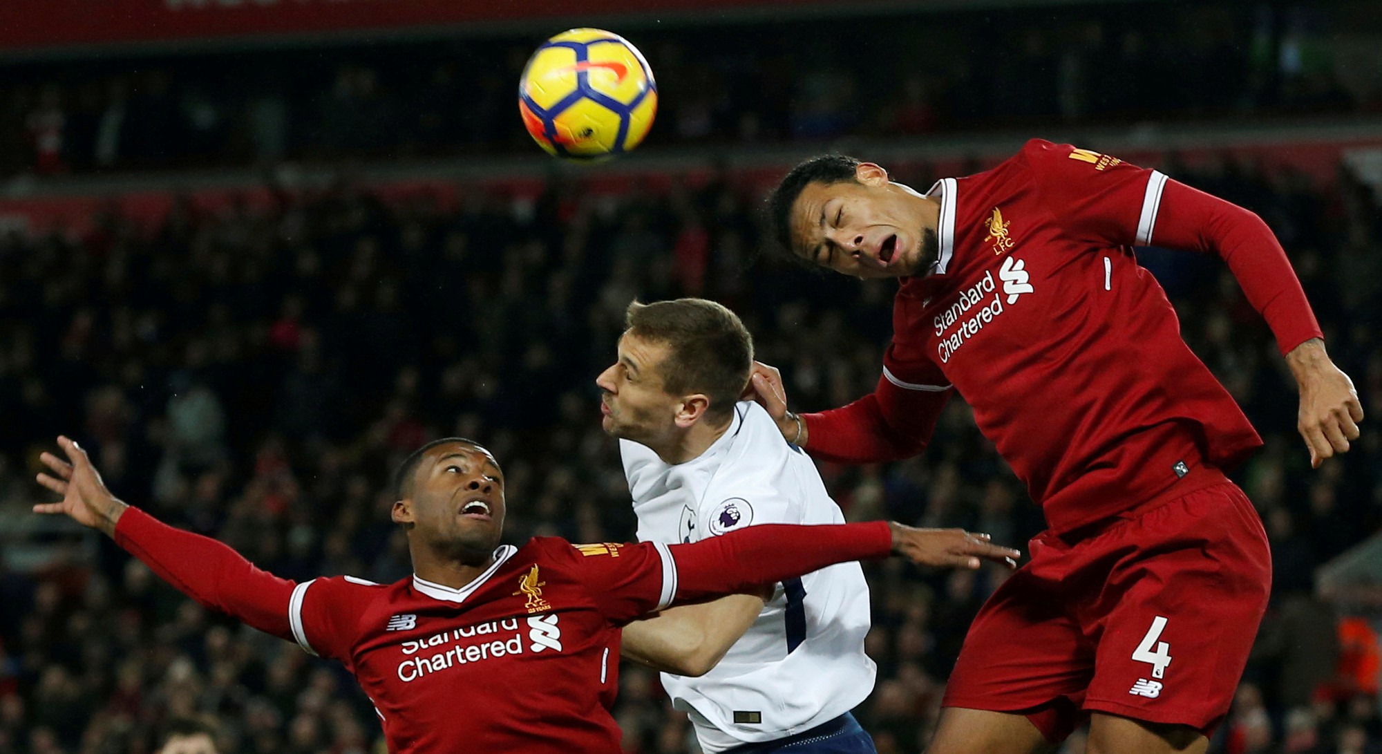 Trung vệ Liverpool tố Kane và Lamela đóng kịch giỏi