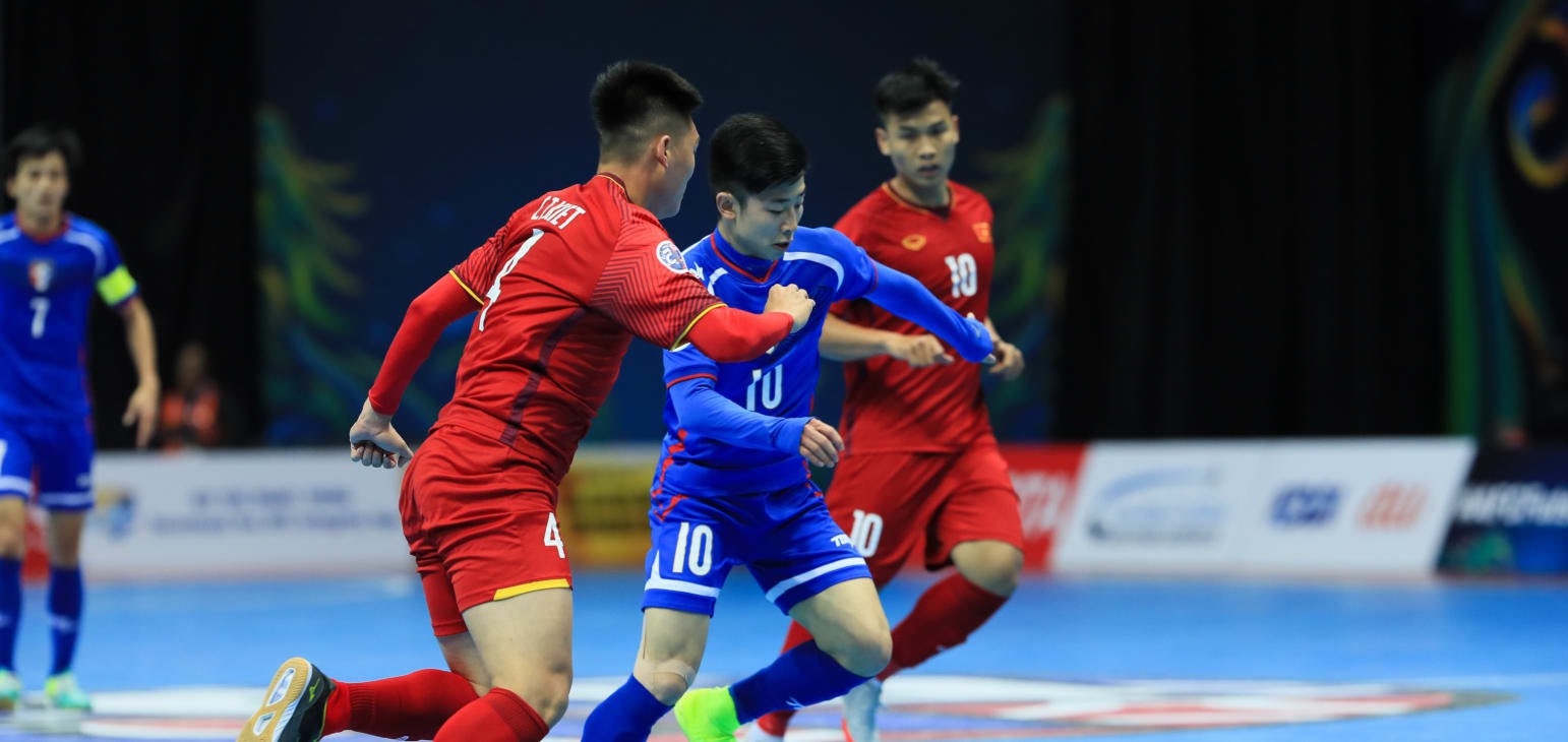 Vào tứ kết, futsal Việt Nam vẫn lo