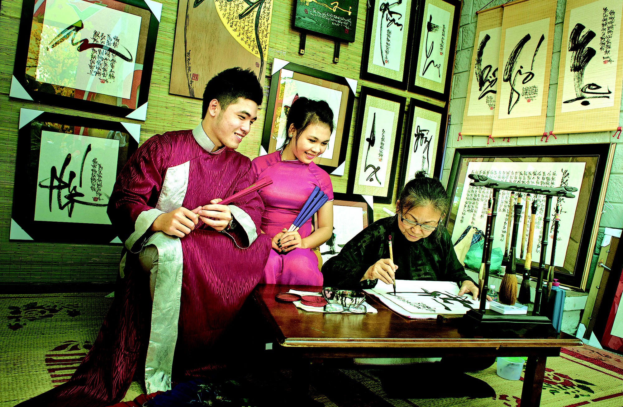 Lớp học chữ Nho trong th&agrave;nh phố  - Ảnh 1.