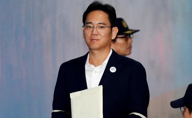 "Thái tử" Samsung bất ngờ được trả tự do