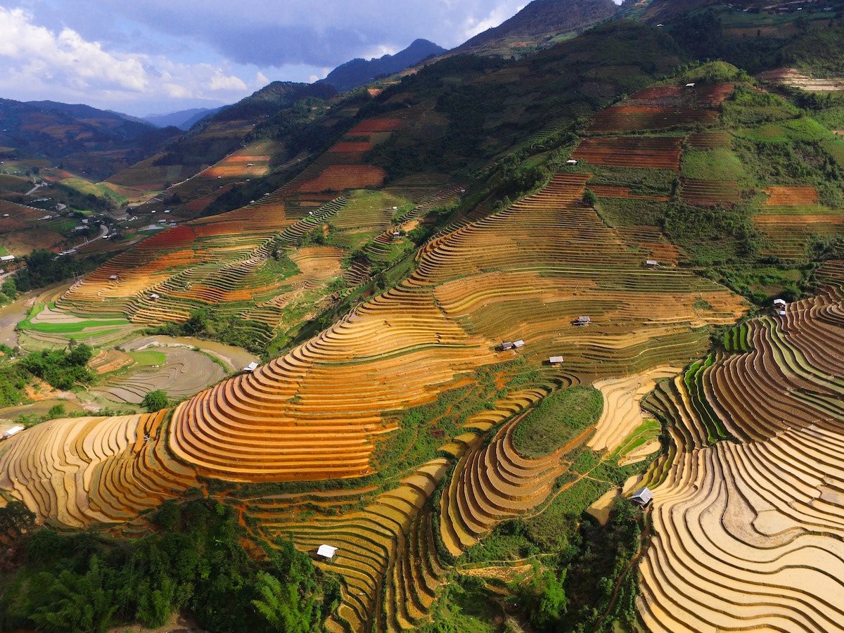 Việt Nam nổi bật trong 20 đất nước đẹp nhất thế giới