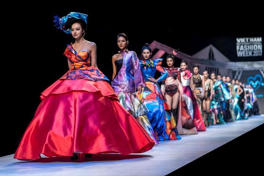 Thời trang Việt có mặt tại "Couture Fashion Week 2018"