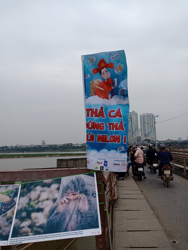 Bất ngờ với cảnh sạch r&aacute;c khi tiễn &ocirc;ng T&aacute;o về trời của người H&agrave; Nội - Ảnh 5.