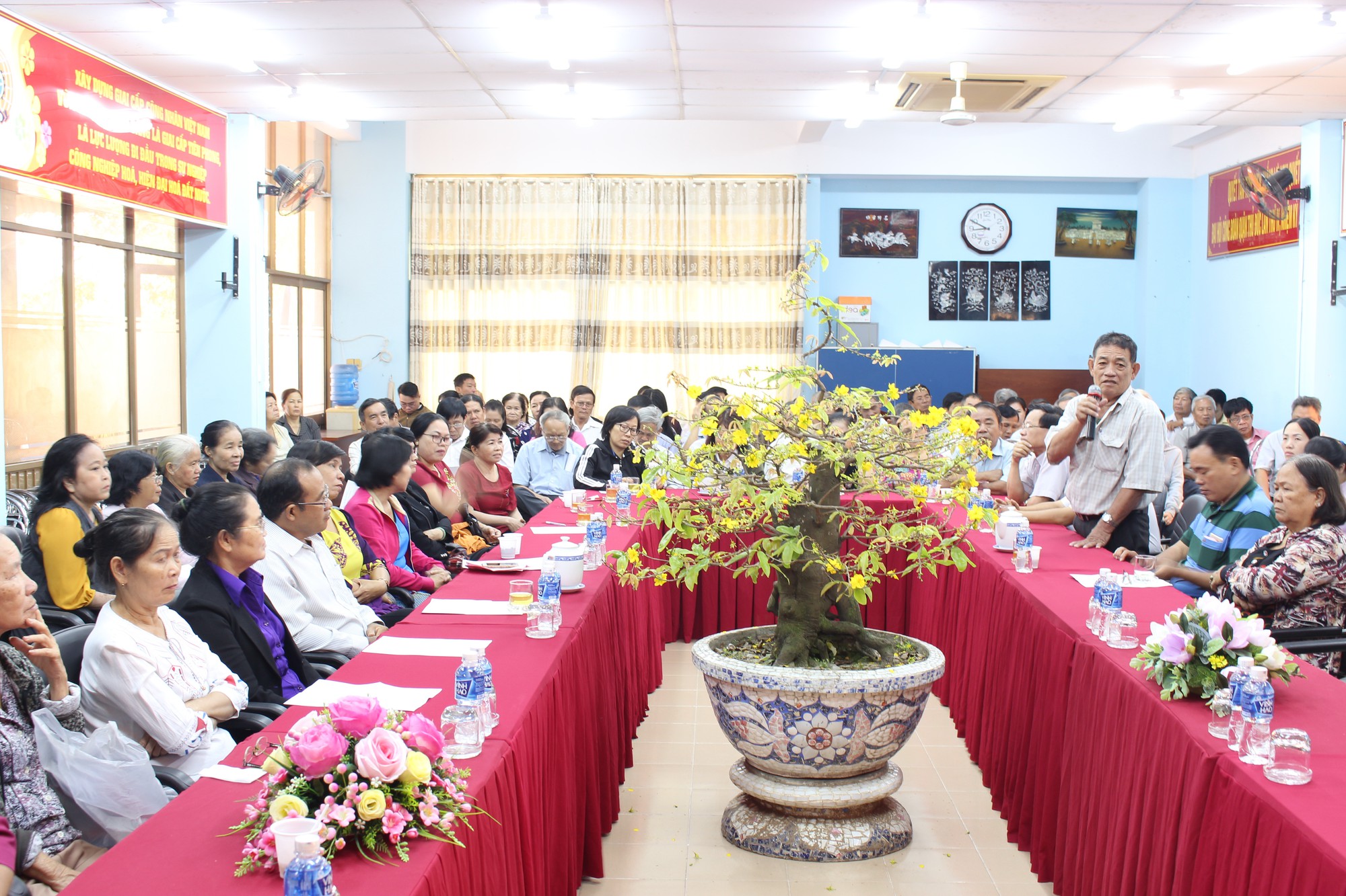 Mang Tết đến c&ugrave;ng người lao động, c&ocirc;ng nh&acirc;n ngh&egrave;o - Ảnh 2.