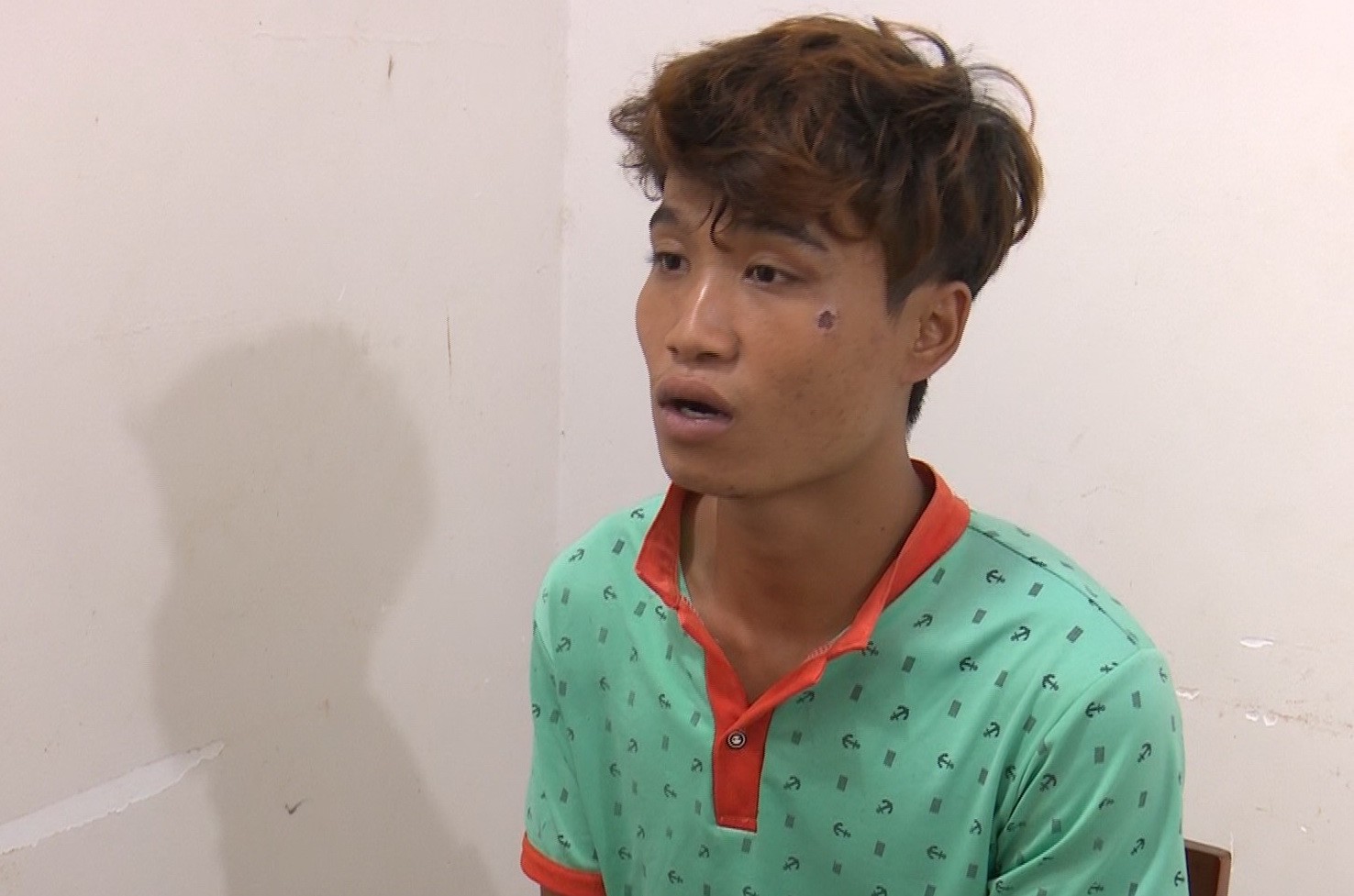 Khởi tố thanh niên cướp 2 con gà đá