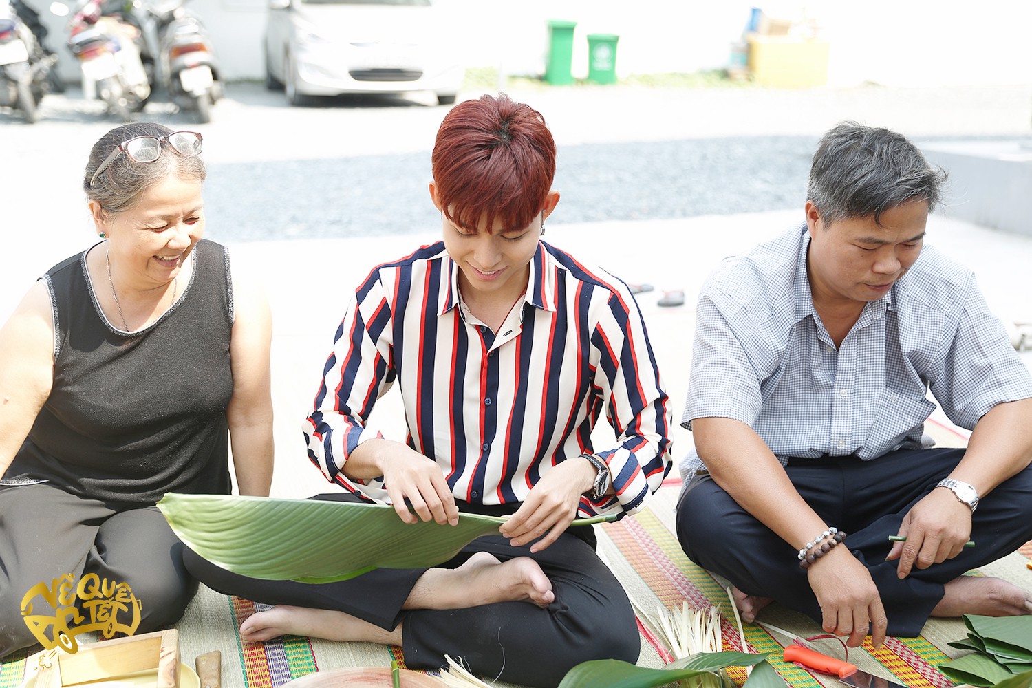 Ng&ocirc; Thanh V&acirc;n, Jun Phạm nấu b&aacute;nh chưng tặng người ngh&egrave;o - Ảnh 1.