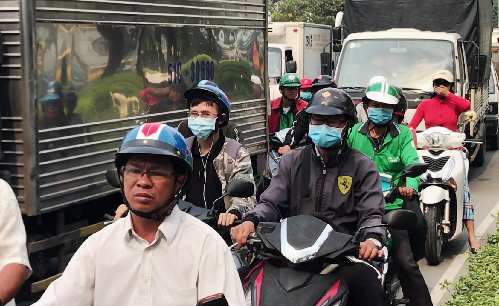 Bến xe Miền Đ&ocirc;ng bắt đầu nghẹt thở - Ảnh 11.