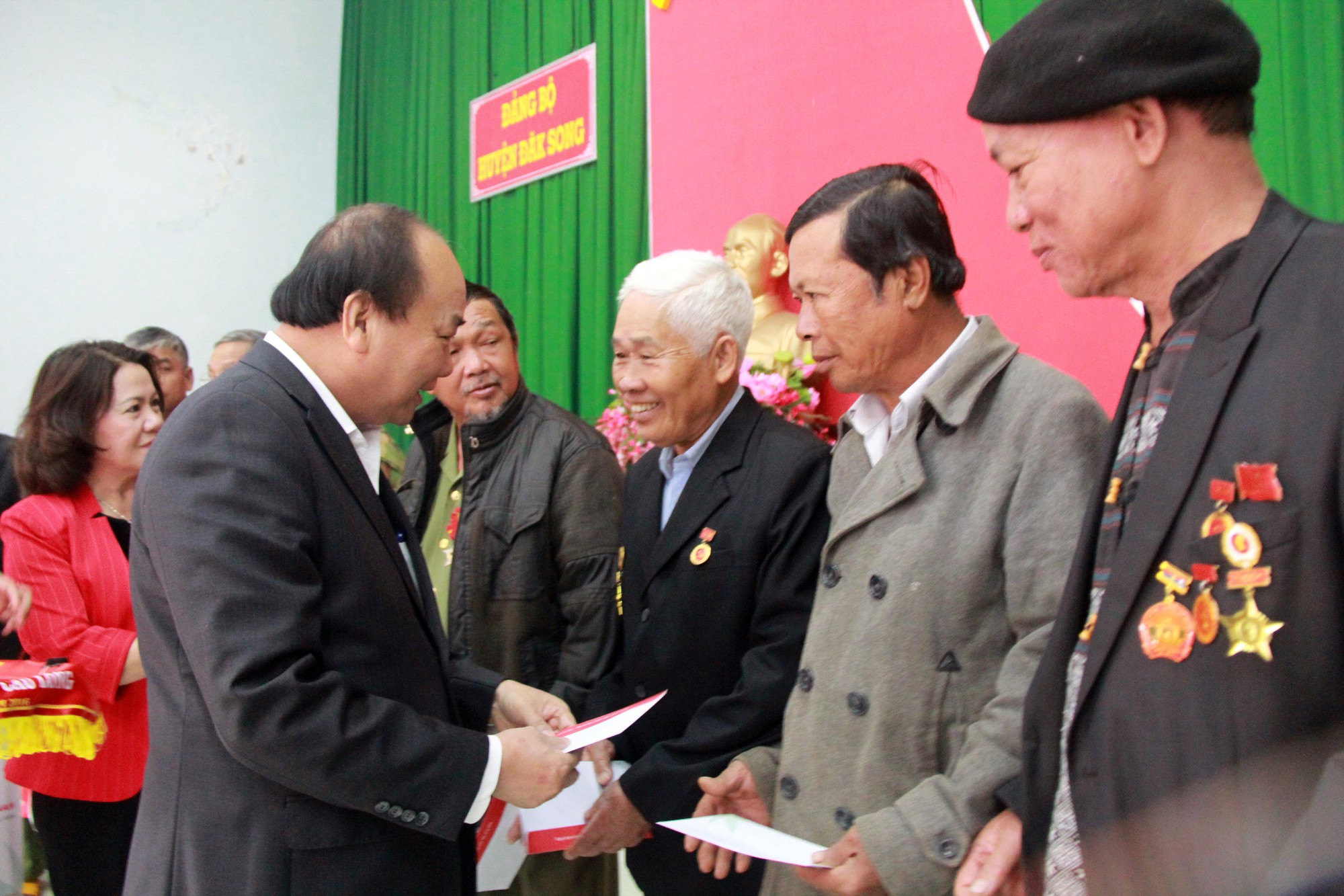 Không để người dân thiếu thốn trong dịp Tết