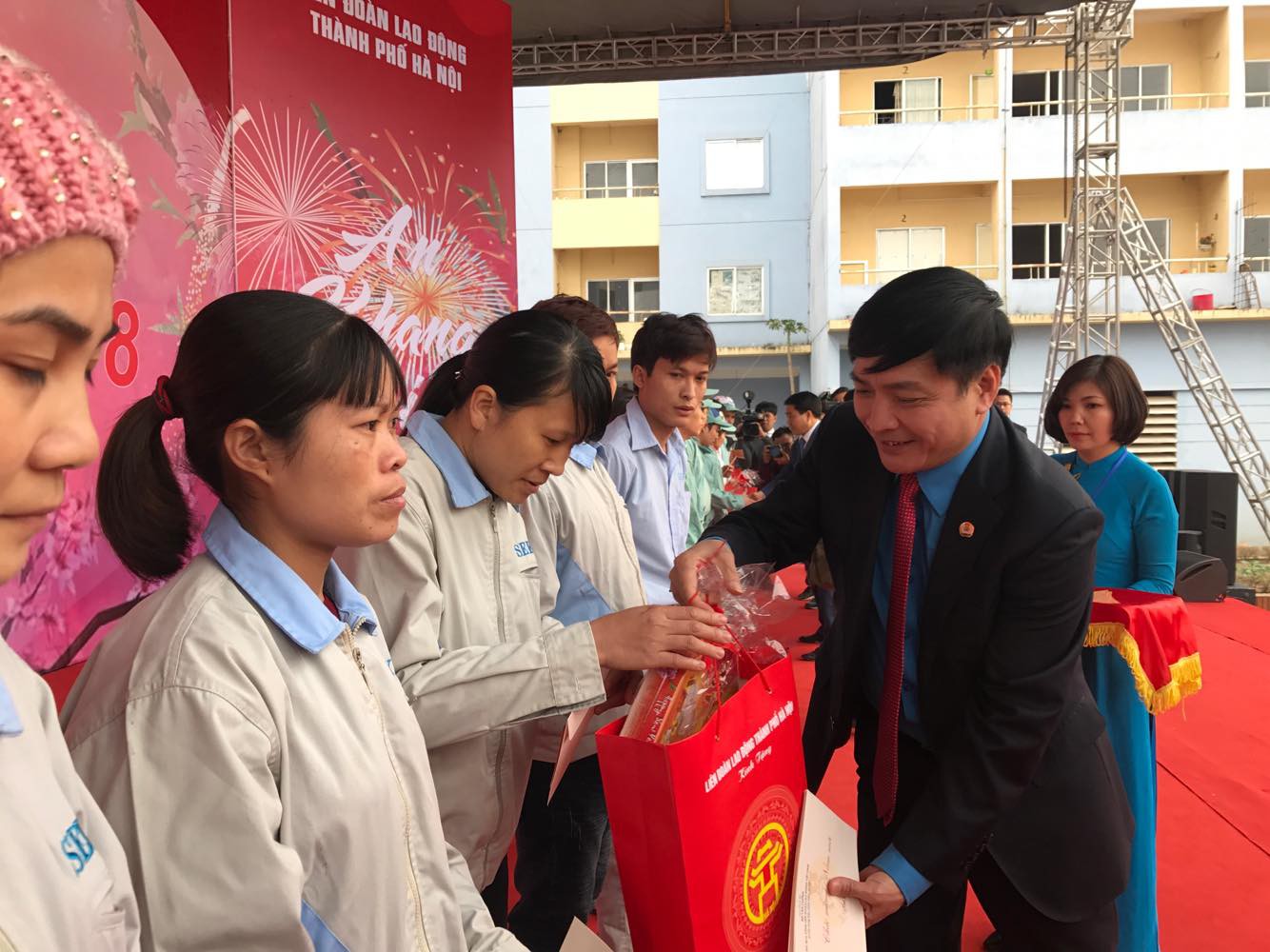 1.277 tỉ đồng để người lao động khó khăn có Tết sum vầy, ấm áp - Ảnh 5.