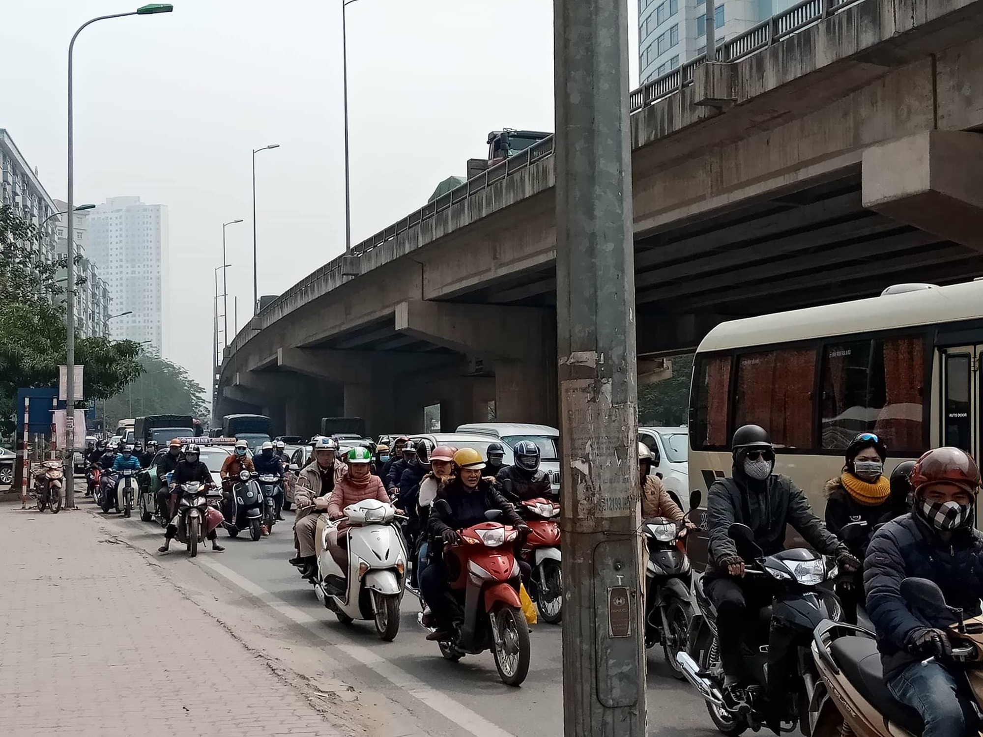 Ngỡ ng&agrave;ng cảnh bến xe H&agrave; Nội cận Tết vắng như ch&ugrave;a B&agrave; Đanh - Ảnh 4.