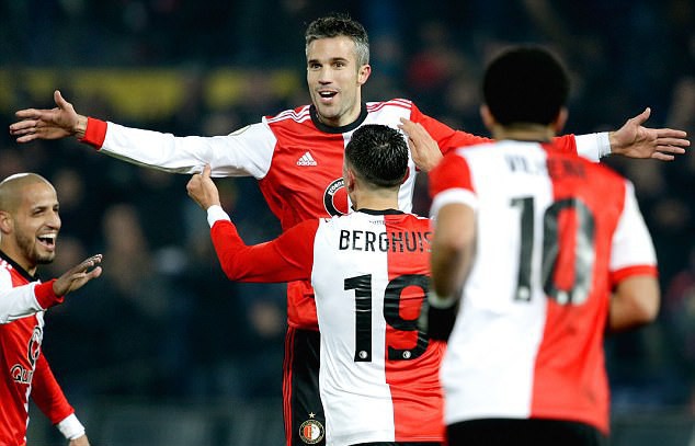 Van Persie ghi bàn đầu tiên kể từ khi trở lại Hà Lan