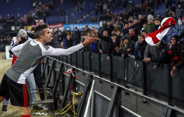 Van Persie ghi b&agrave;n đầu ti&ecirc;n kể từ khi trở lại H&agrave; Lan - Ảnh 3.