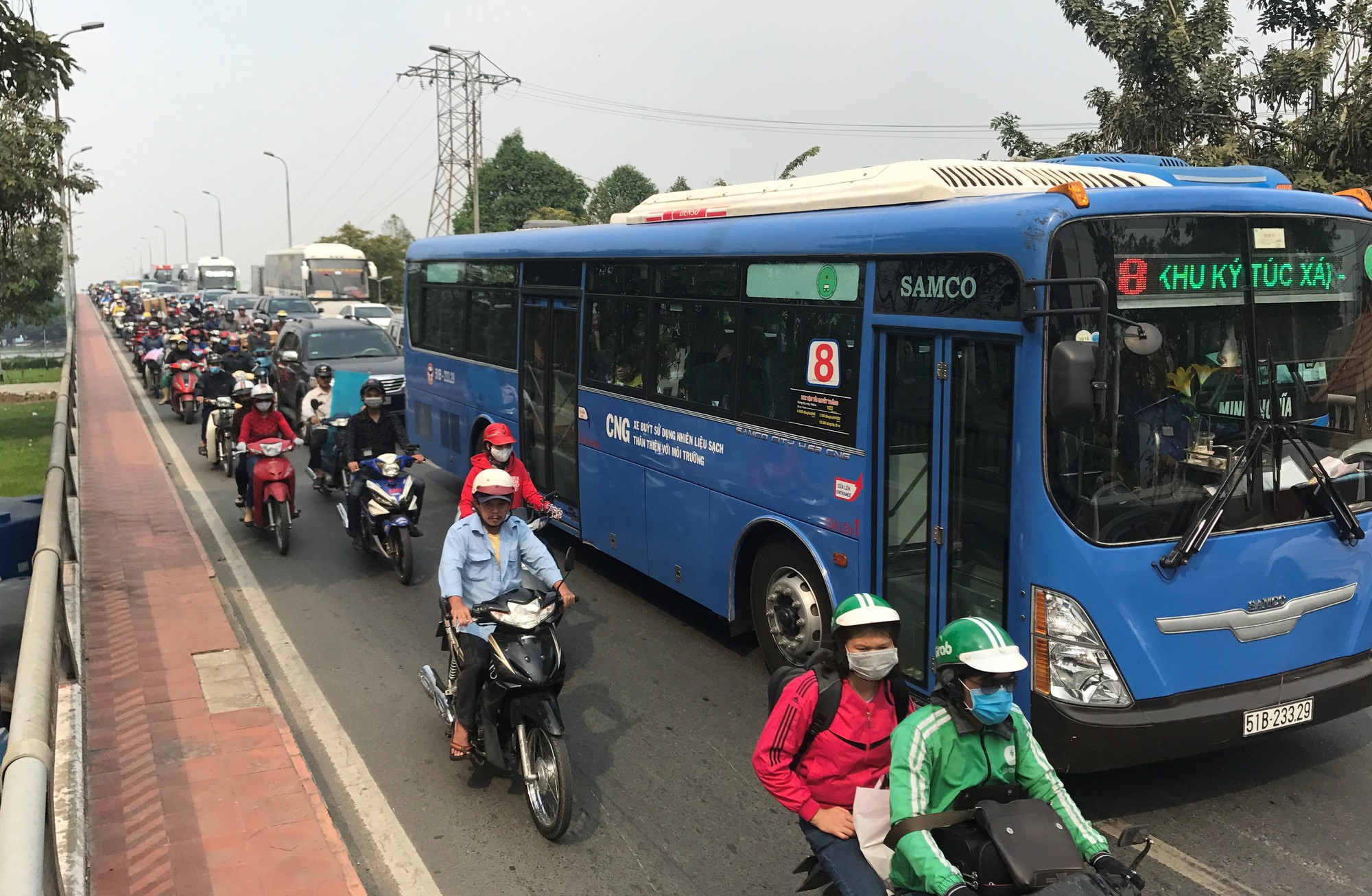 Bến xe Miền Đ&ocirc;ng bắt đầu nghẹt thở - Ảnh 9.