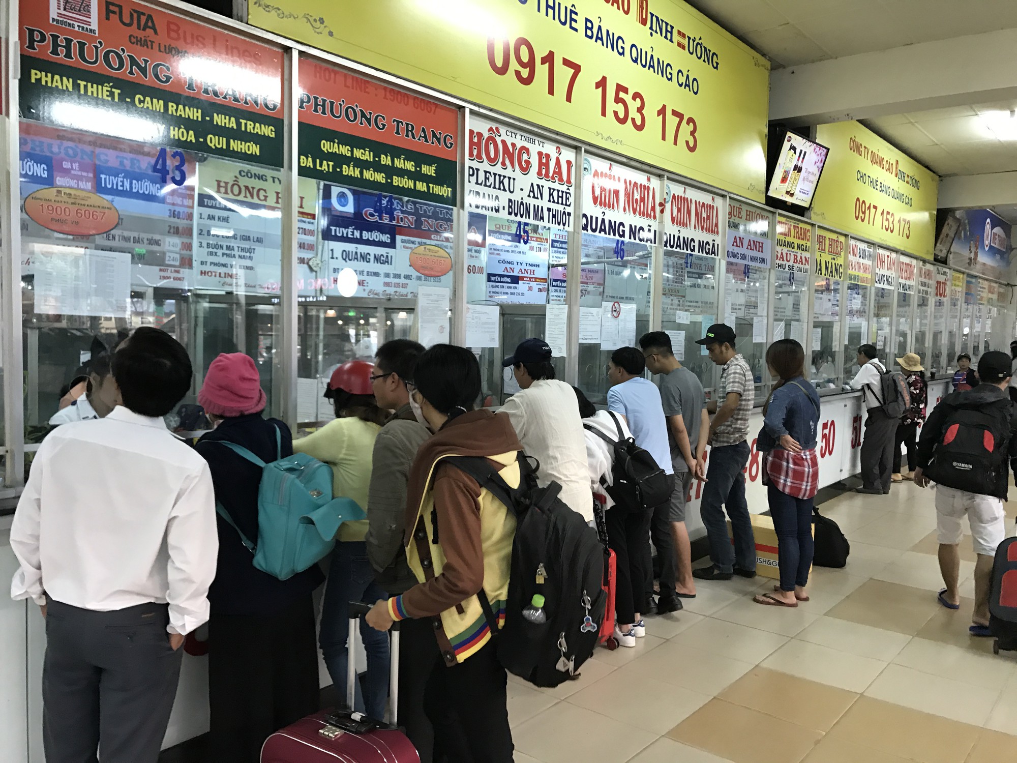 Bến xe Miền Đ&ocirc;ng bắt đầu nghẹt thở - Ảnh 3.