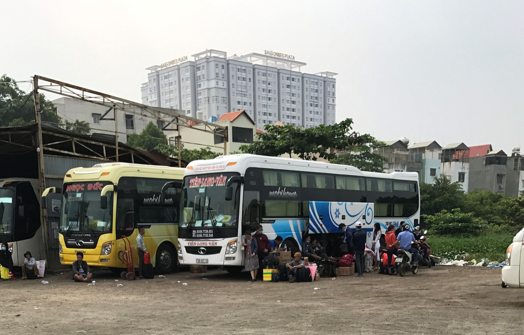 Bến xe Miền Đ&ocirc;ng bắt đầu nghẹt thở - Ảnh 7.