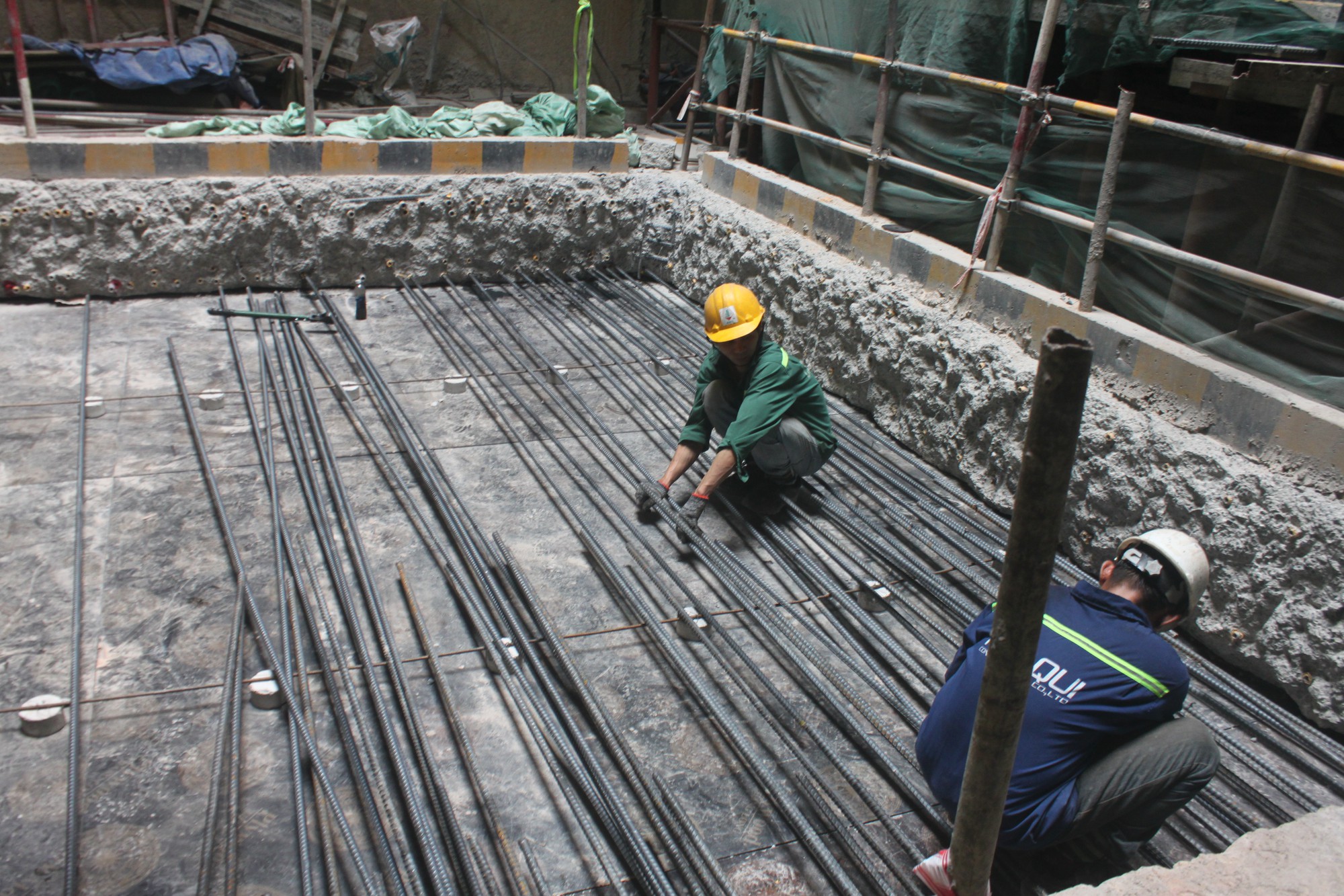 Ăn tết với c&ocirc;ng nh&acirc;n thi c&ocirc;ng metro số 1 - Ảnh 2.