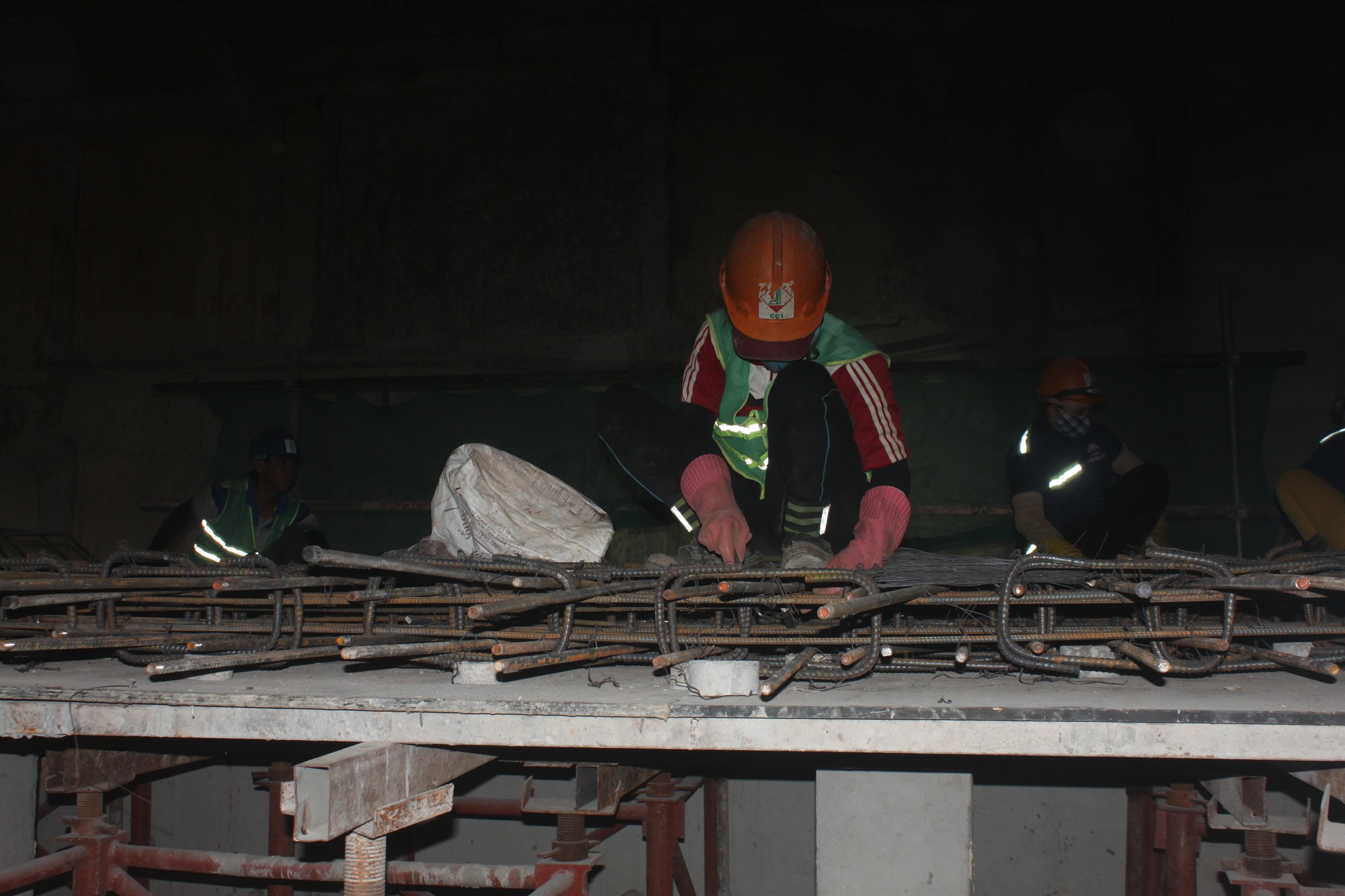 Ăn tết với c&ocirc;ng nh&acirc;n thi c&ocirc;ng metro số 1 - Ảnh 4.