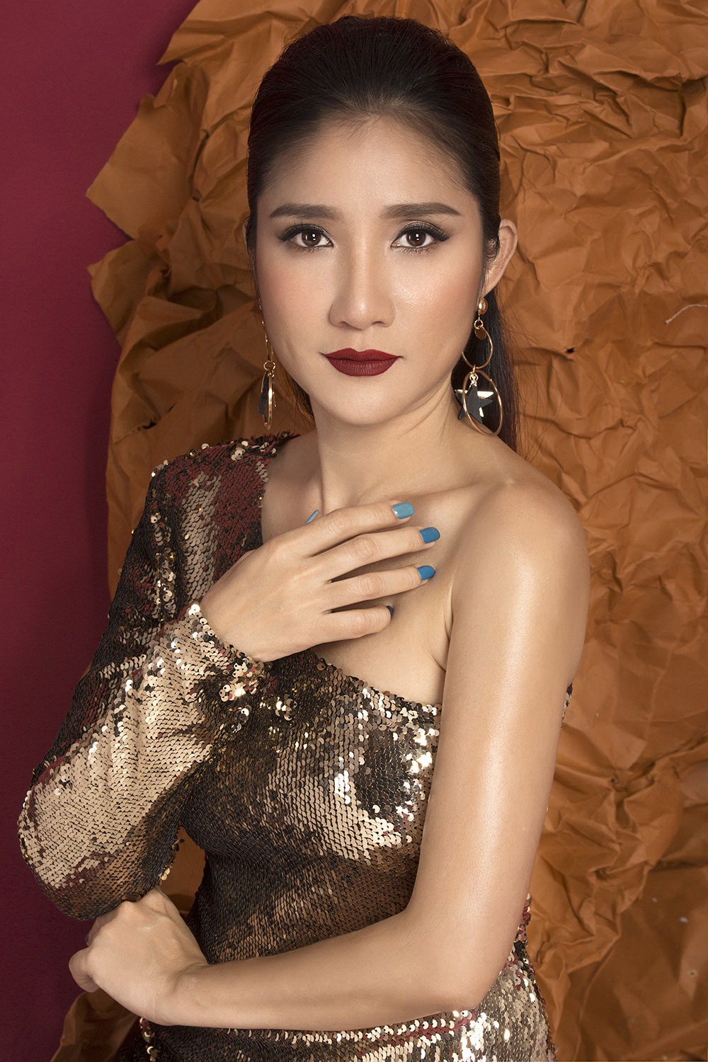 Cát Tường tất bật sau khi thắng giải Mai Vàng - Ảnh 1.