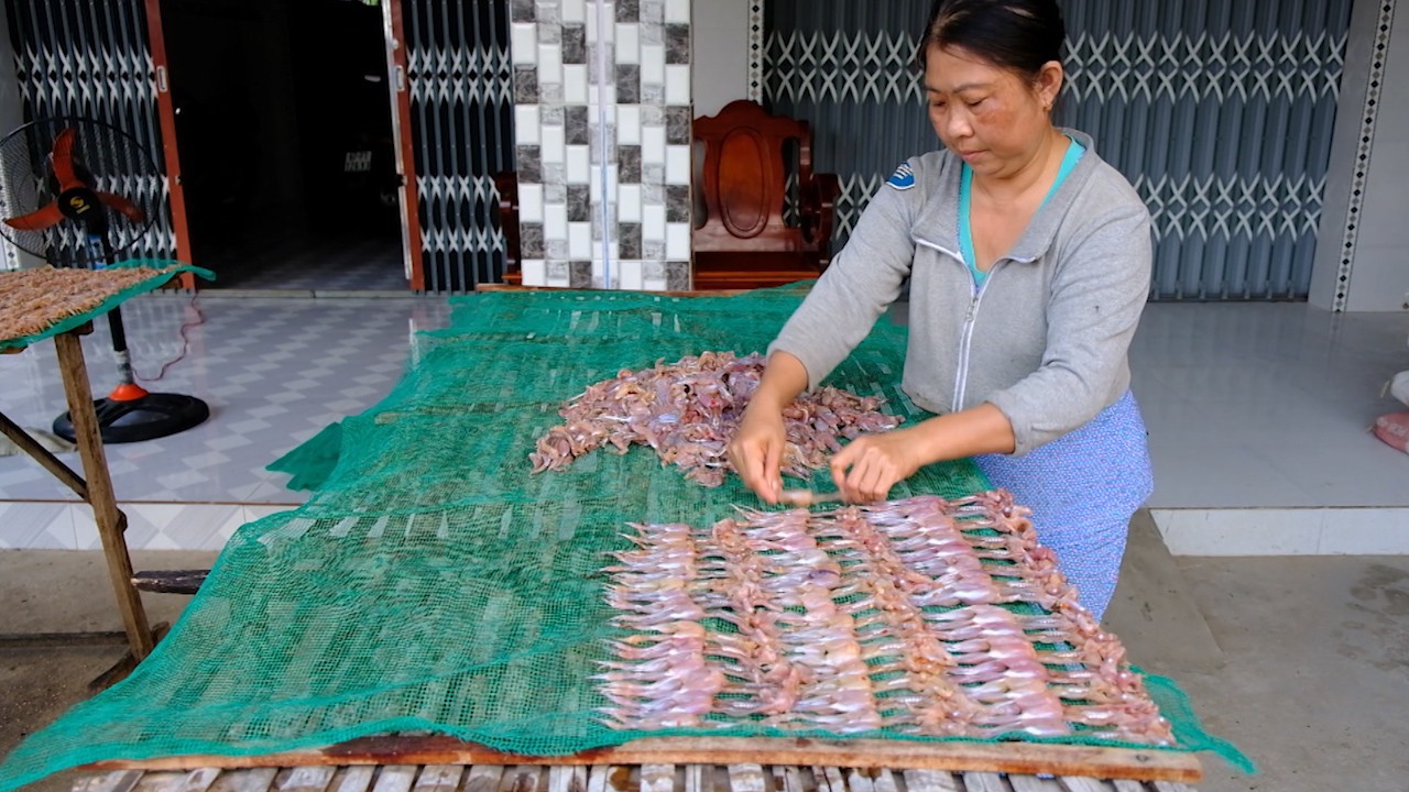 Gi&aacute;p Tết, vũ nữ ch&acirc;n d&agrave;i... l&ecirc;n ng&ocirc;i! - Ảnh 5.