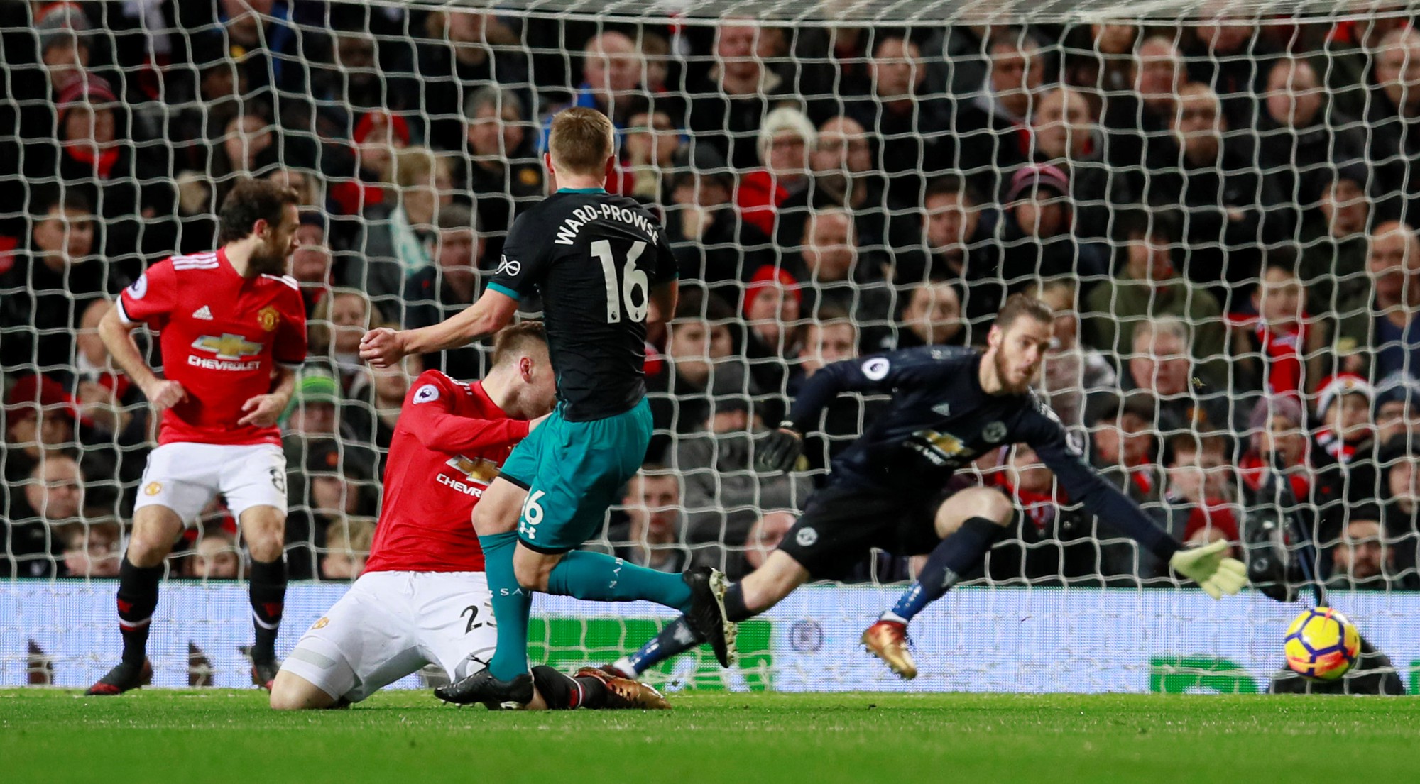 HLV Mourinho k&ecirc;u gọi M.U giữ De Gea th&ecirc;m 10 năm - Ảnh 1.