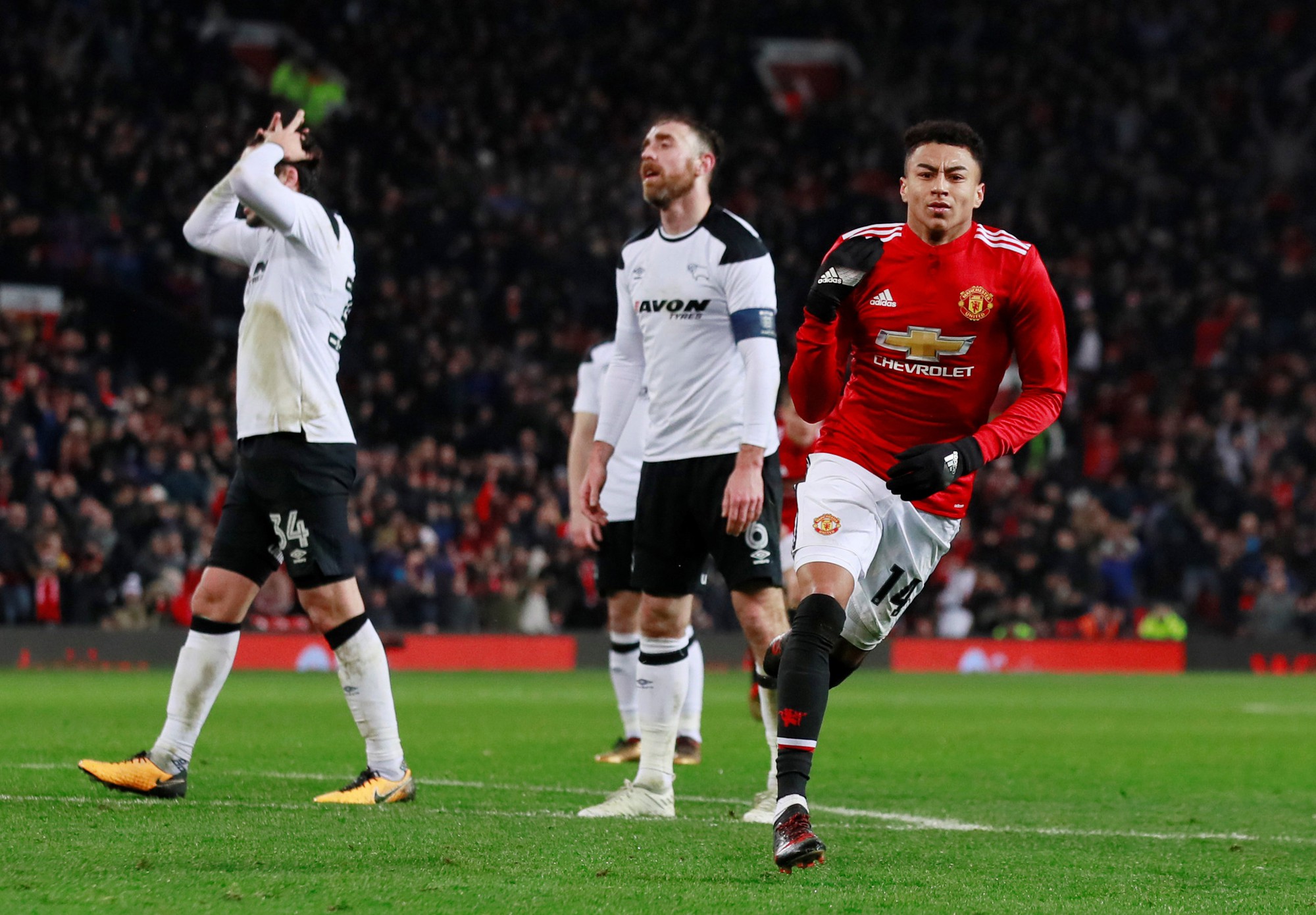 HLV Mourinho k&ecirc;u gọi M.U giữ De Gea th&ecirc;m 10 năm - Ảnh 3.