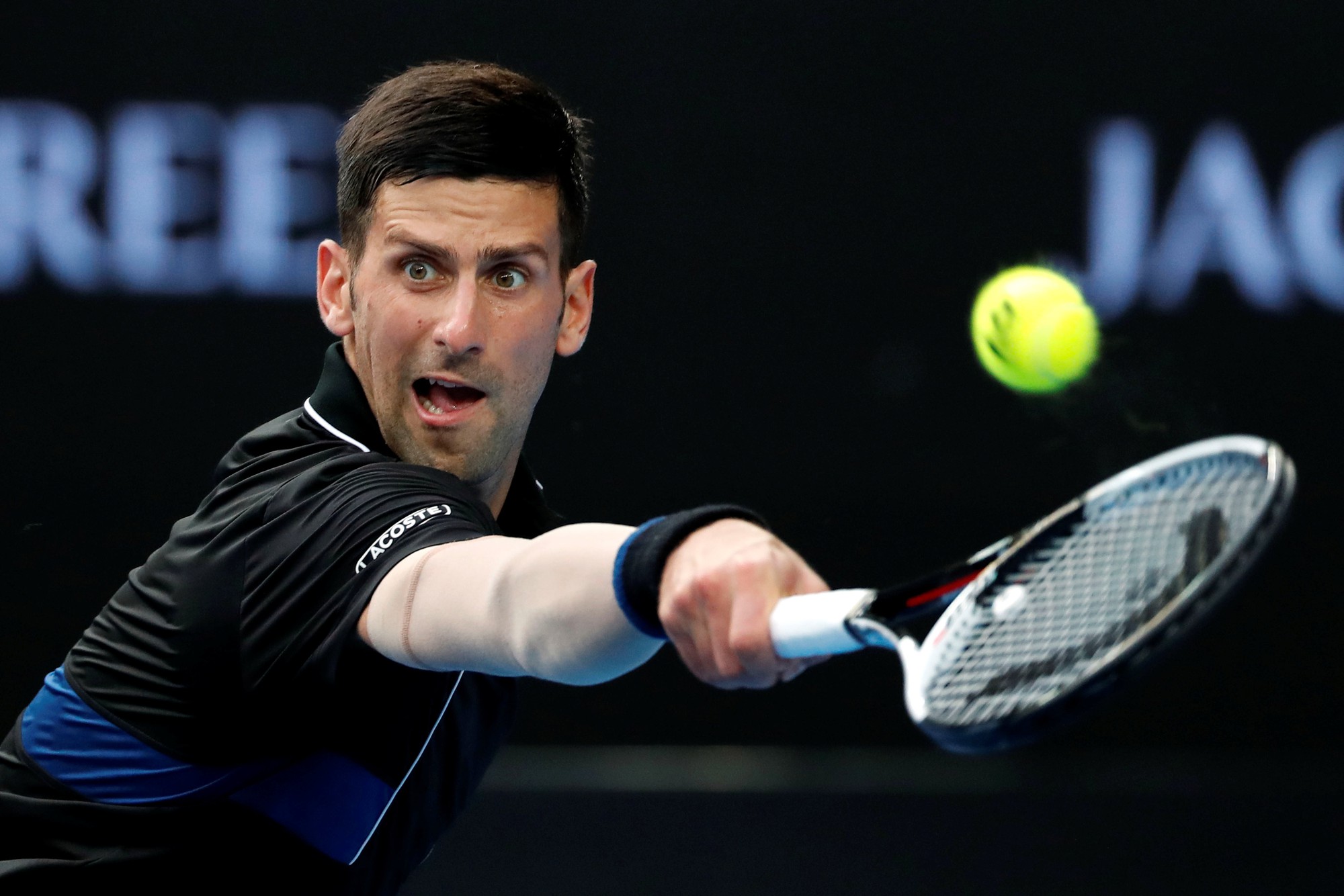 Nadal ch&iacute;nh thức gi&agrave;nh v&eacute; v&agrave;o tứ kết, Djokovic v&agrave; Federer vẫn b&aacute;m đuổi - Ảnh 8.