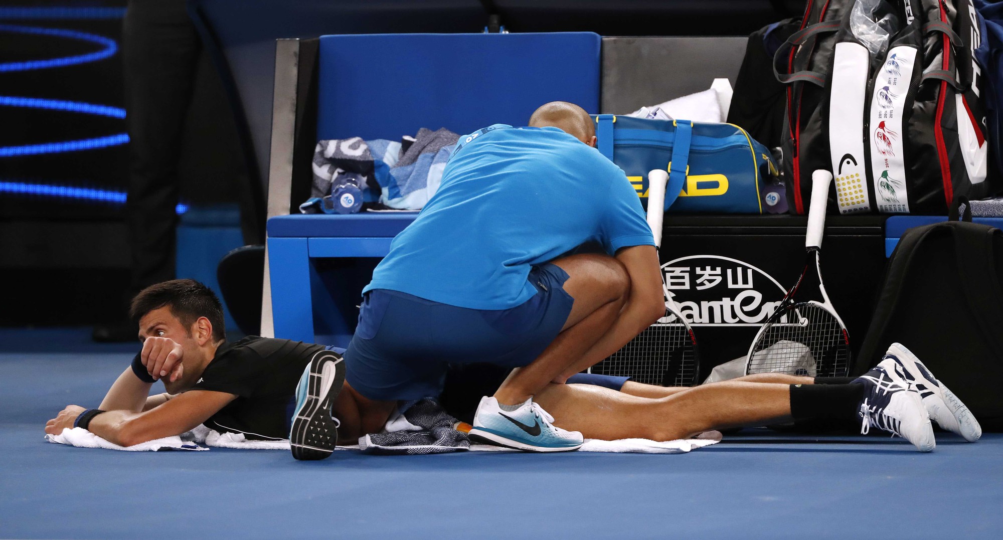 Nadal ch&iacute;nh thức gi&agrave;nh v&eacute; v&agrave;o tứ kết, Djokovic v&agrave; Federer vẫn b&aacute;m đuổi - Ảnh 9.