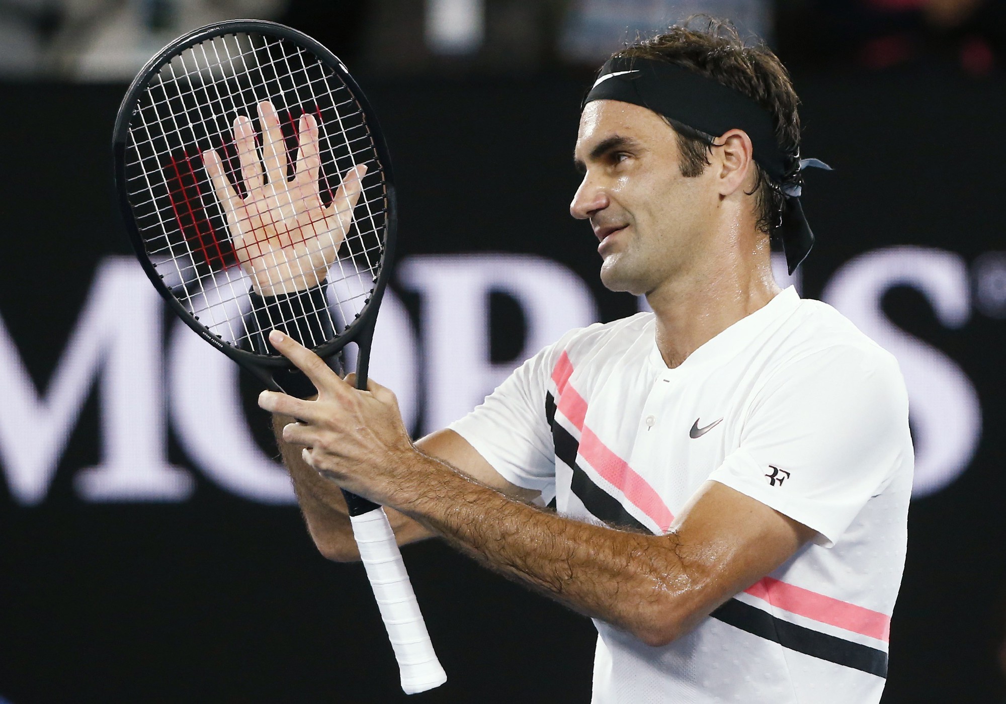 Nadal ch&iacute;nh thức gi&agrave;nh v&eacute; v&agrave;o tứ kết, Djokovic v&agrave; Federer vẫn b&aacute;m đuổi - Ảnh 7.