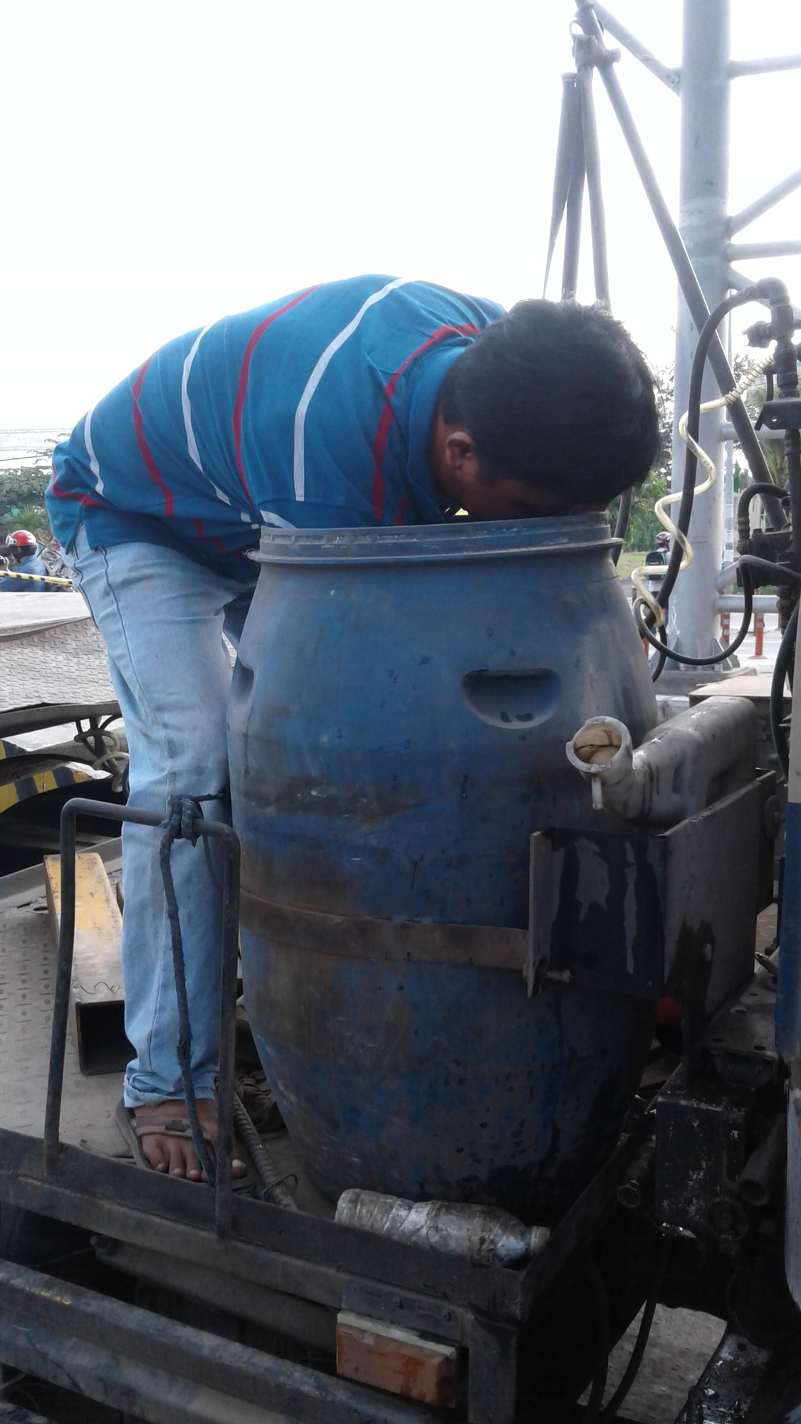 Tài xế dùng đủ các “chiêu” phản ứng BOT Cần Thơ – Phụng Hiệp - Ảnh 3.