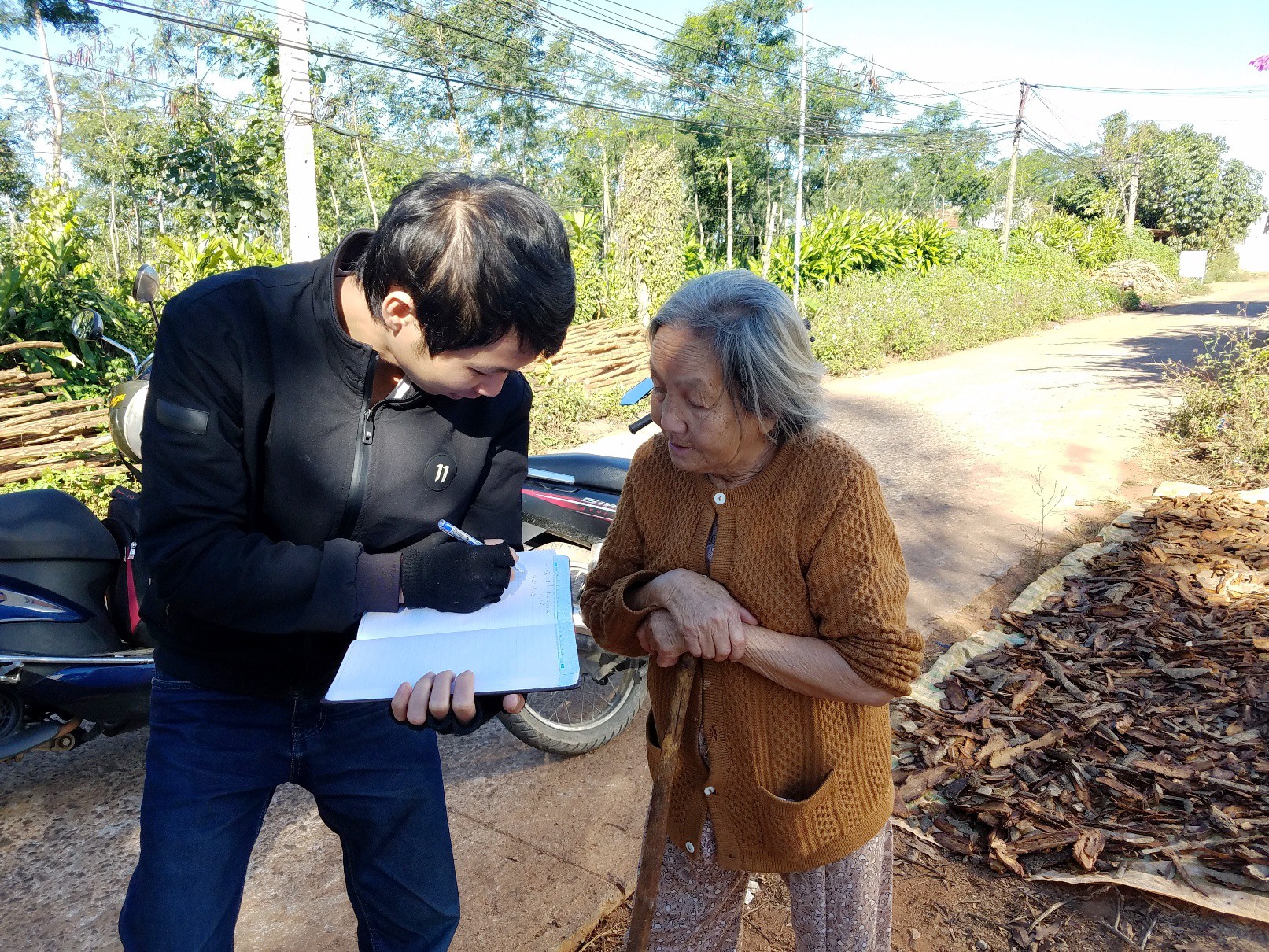 Nổ kho đạn tại Gia Lai: Kh&ocirc;ng c&oacute; người chết, d&acirc;n hoảng loạn bỏ chạy - Ảnh 4.