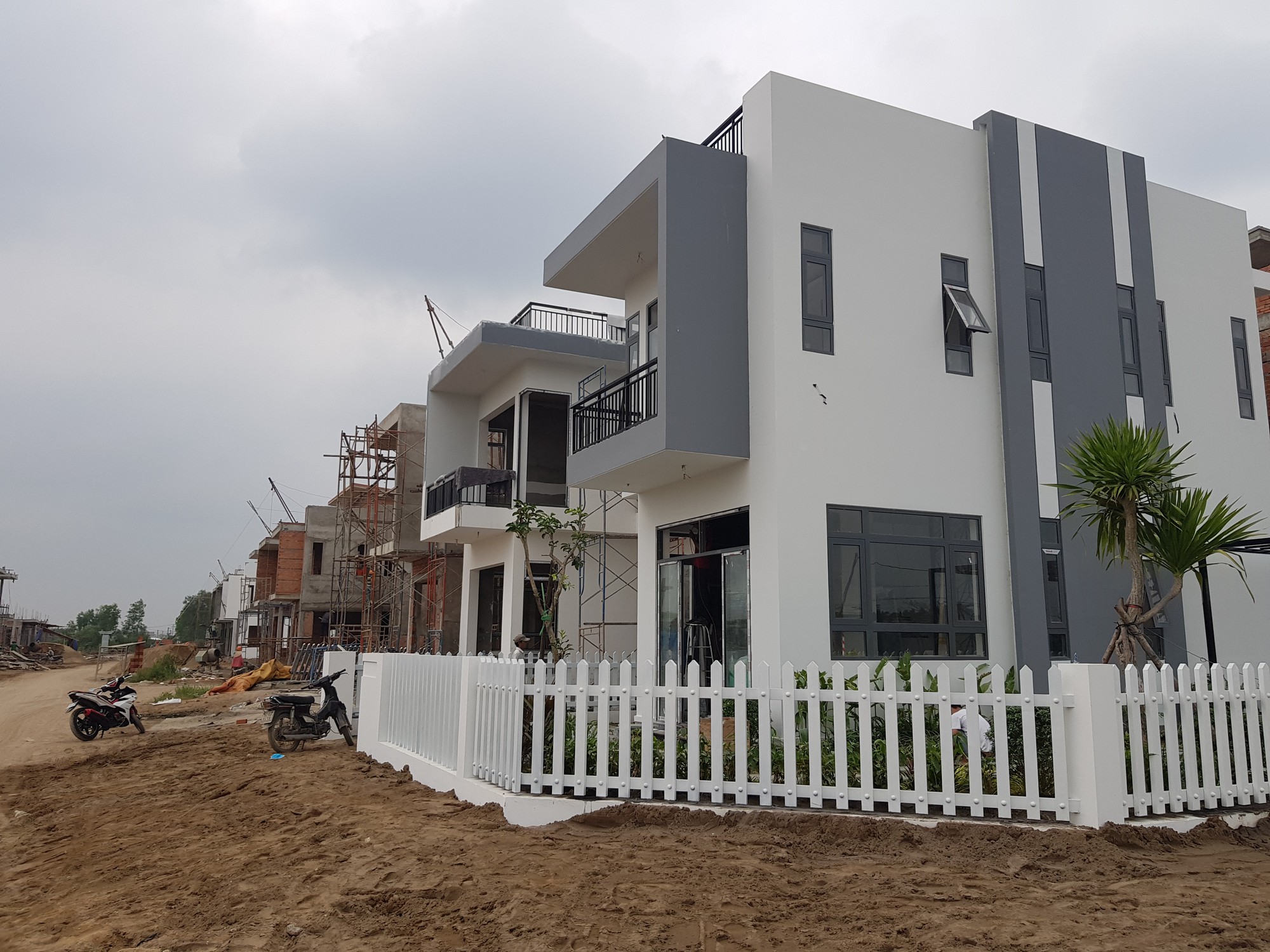 Xuất hiện dự &aacute;n biệt thự cao cấp đầu ti&ecirc;n tại khu T&acirc;y Bắc TP HCM - Ảnh 2.
