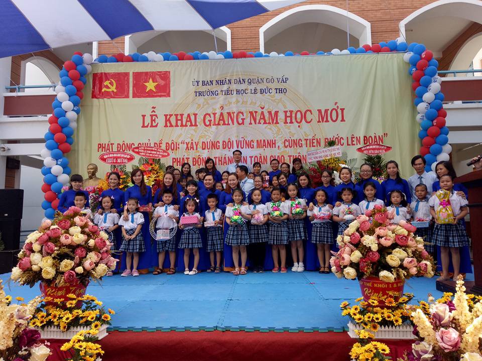 Học sinh diễn văn nghệ, phụ huynh bị thu tiền
