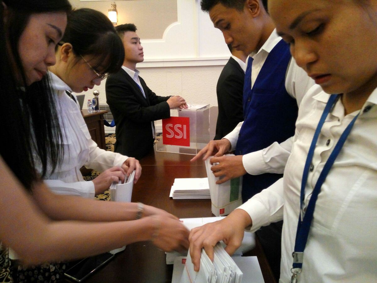 Kỷ lục phiên đấu giá cổ phần Lọc hoá dầu Bình Sơn - Ảnh 1.