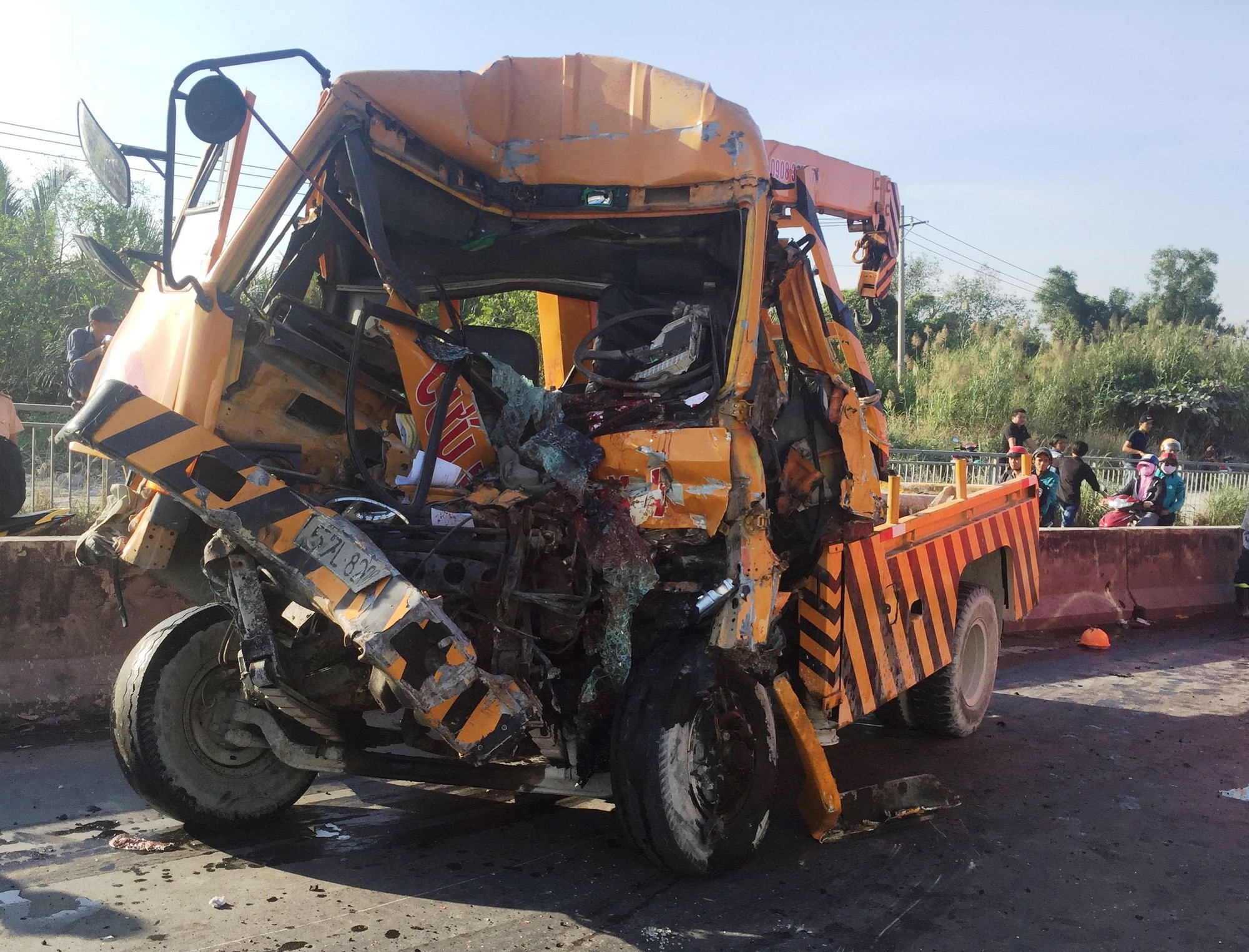 Tai nạn thảm khốc ở cầu Phú Mỹ, 3 người chết - Ảnh 3.