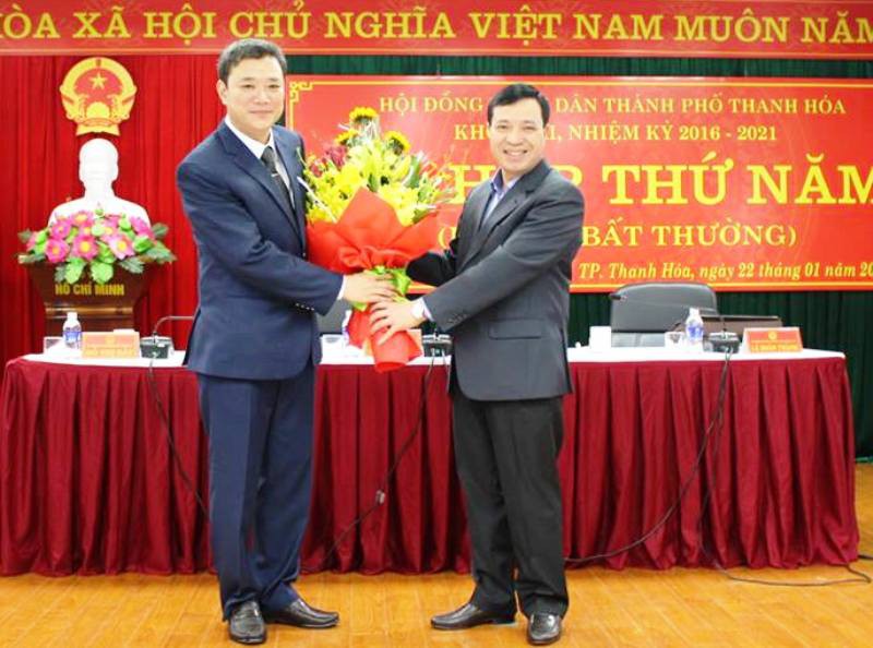 Họp bất thường, TP Thanh H&oacute;a c&oacute; t&acirc;n Chủ tịch 45 tuổi - Ảnh 1.