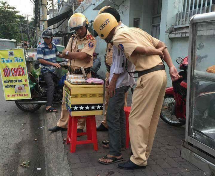 1.001 kiểu cổ vũ U23 Việt Nam - Ảnh 1.
