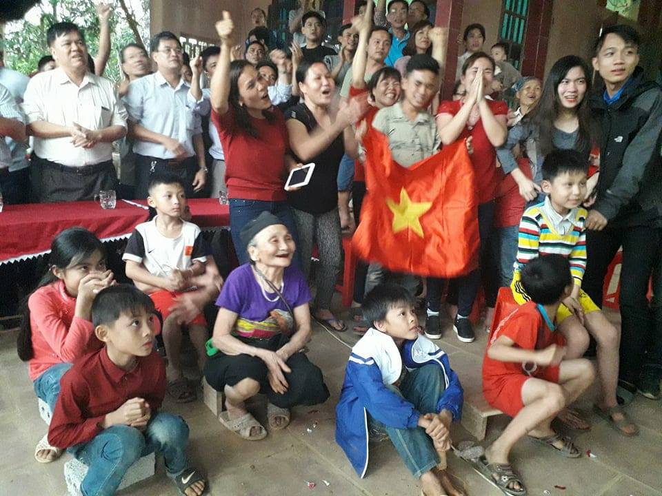 Cận cảnh rơi nước mắt tại nhà thủ môn Tiến Dũng khi anh đẩy quả Penalty thứ hai - Ảnh 7.