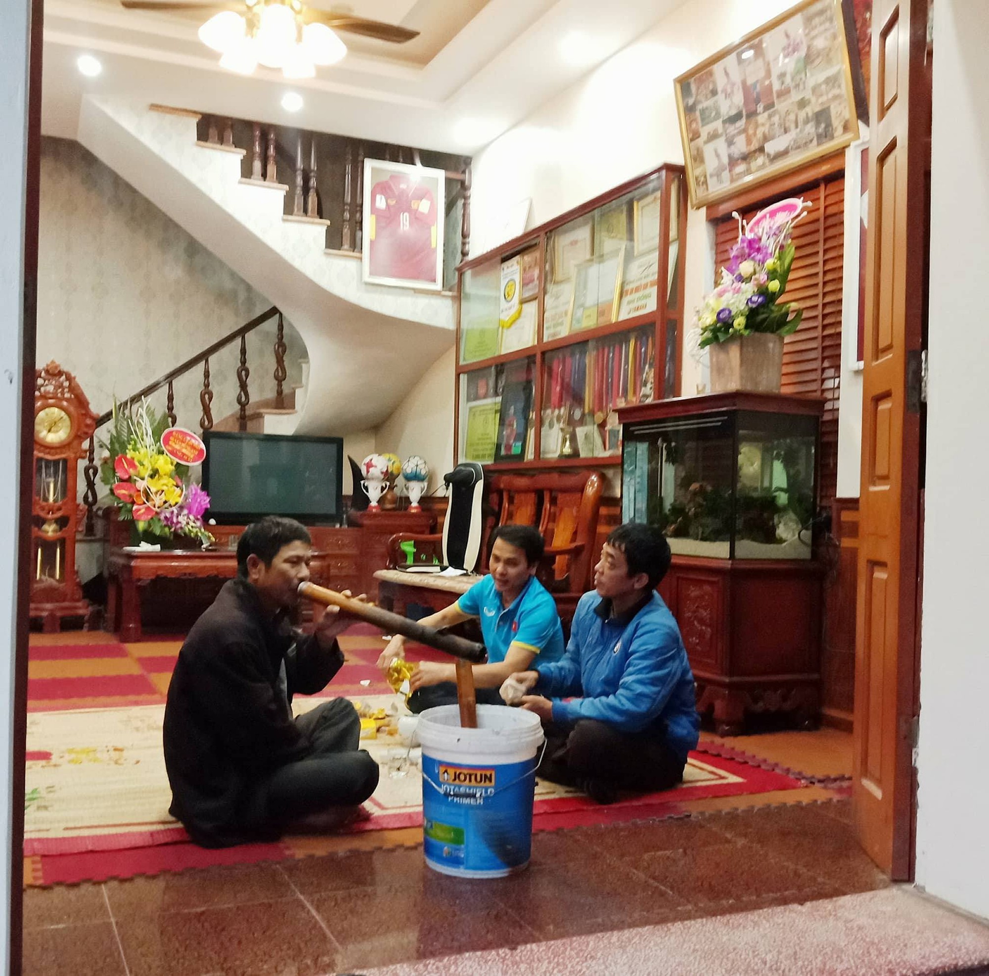 V&igrave; sao bố mẹ Quang Hải ph&acirc;n v&acirc;n sang Trung Quốc xem U23 Việt Nam đ&aacute; chung kết? - Ảnh 4.