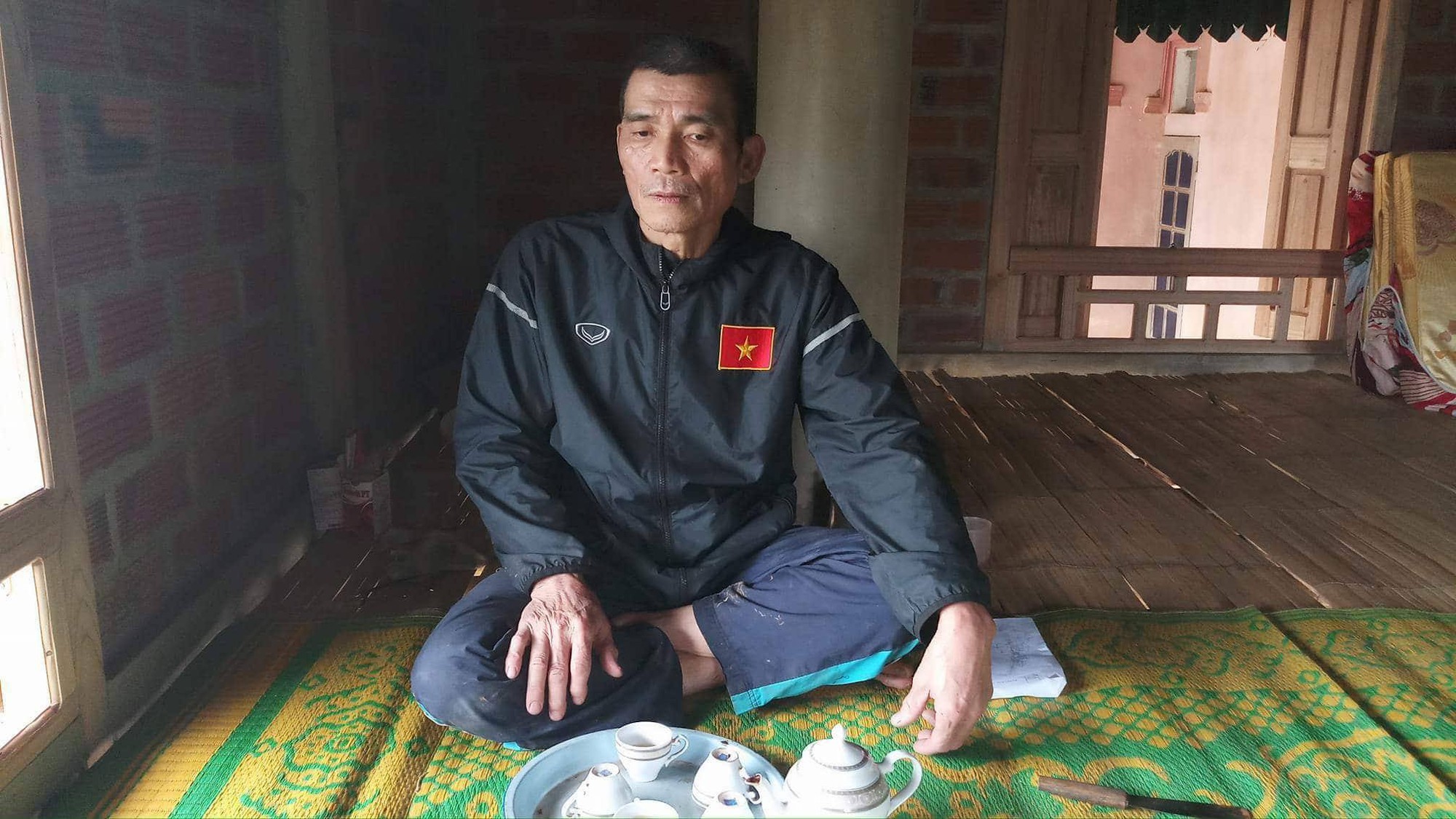 Cha thủ môn Bùi Tiến Dũng mổ lợn đãi dân làng xem U23 Việt Nam