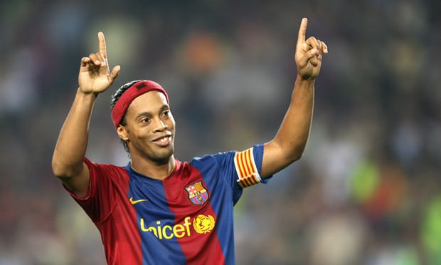 Ronaldinho chính thức giải nghệ