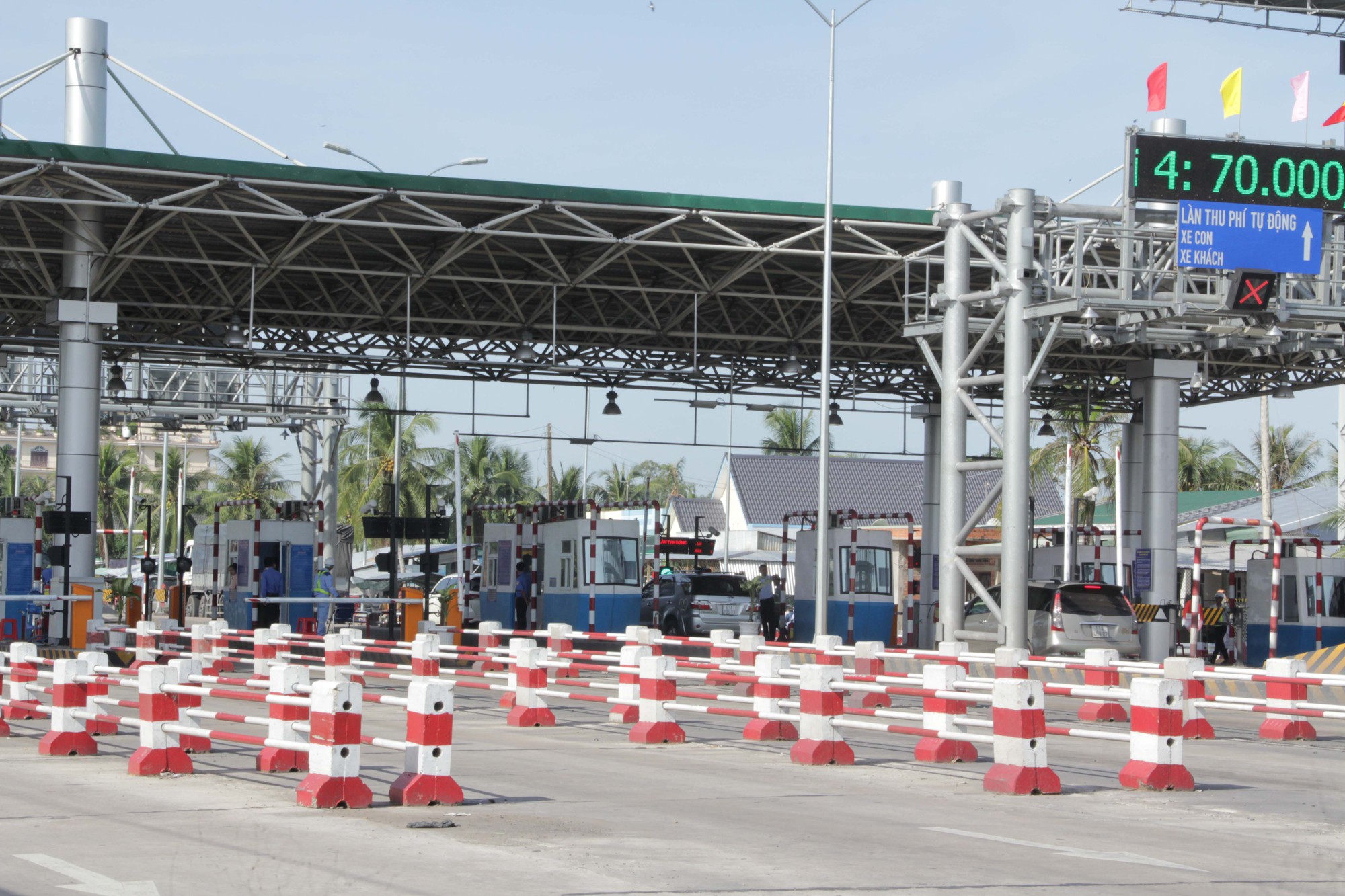 Nghi&ecirc;m t&uacute;c r&agrave; so&aacute;t ứng vi&ecirc;n gi&aacute;o sư, ph&oacute; gi&aacute;o sư - Ảnh 1.