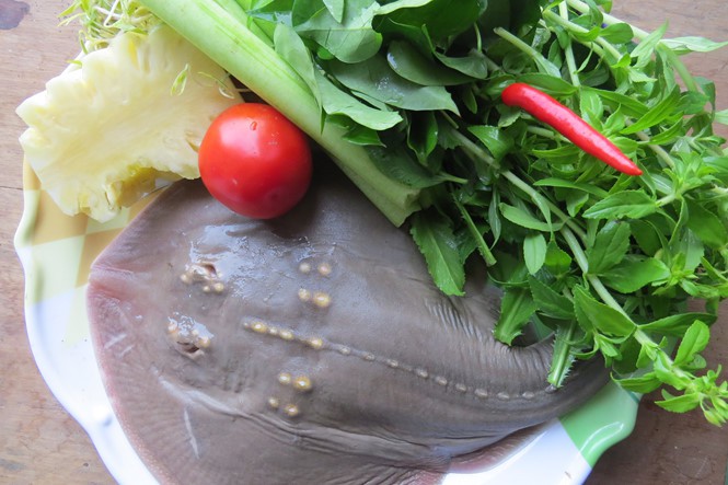 Ăn canh chua cá đuối, mê đến già!