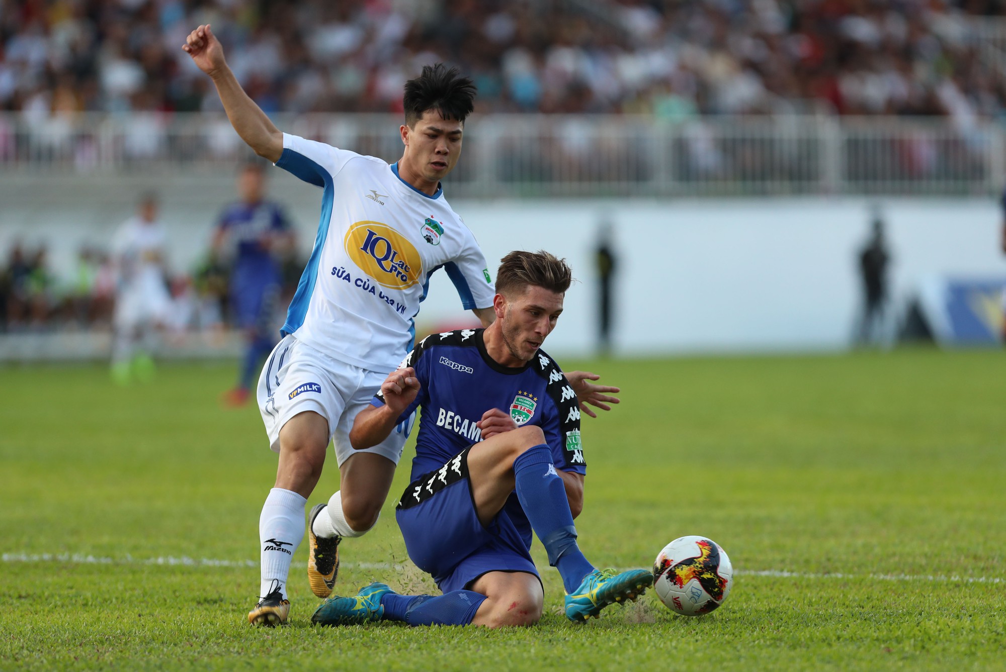 Phung ph&iacute; cơ hội, HAGL v&agrave; B.B&igrave;nh Dương chia điểm ng&agrave;y đầu V-League - Ảnh 2.