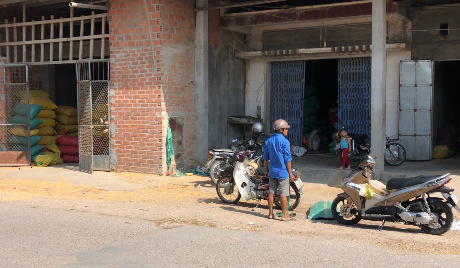Vụ vàng bỏ quên trong bao lúa: Không tìm được người đánh mất