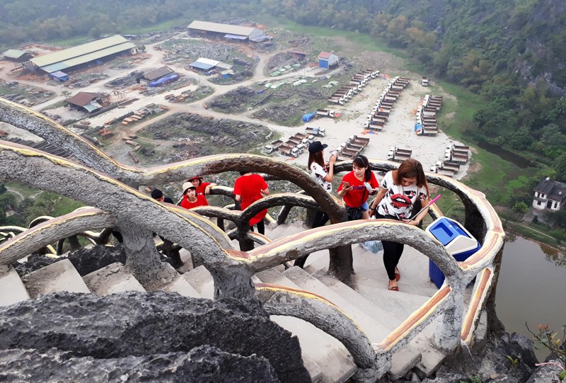 Cận cảnh c&ocirc;ng tr&igrave;nh khủng kh&ocirc;ng ph&eacute;p trong v&ugrave;ng l&otilde;i di sản thế giới Tr&agrave;ng An - Ảnh 10.
