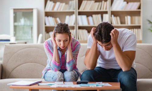 Vợ chồng tiền ai nấy tiêu, gia đình tôi lao đao khi sự cố xảy ra