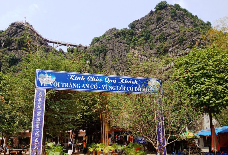 Cận cảnh c&ocirc;ng tr&igrave;nh khủng kh&ocirc;ng ph&eacute;p trong v&ugrave;ng l&otilde;i di sản thế giới Tr&agrave;ng An - Ảnh 1.
